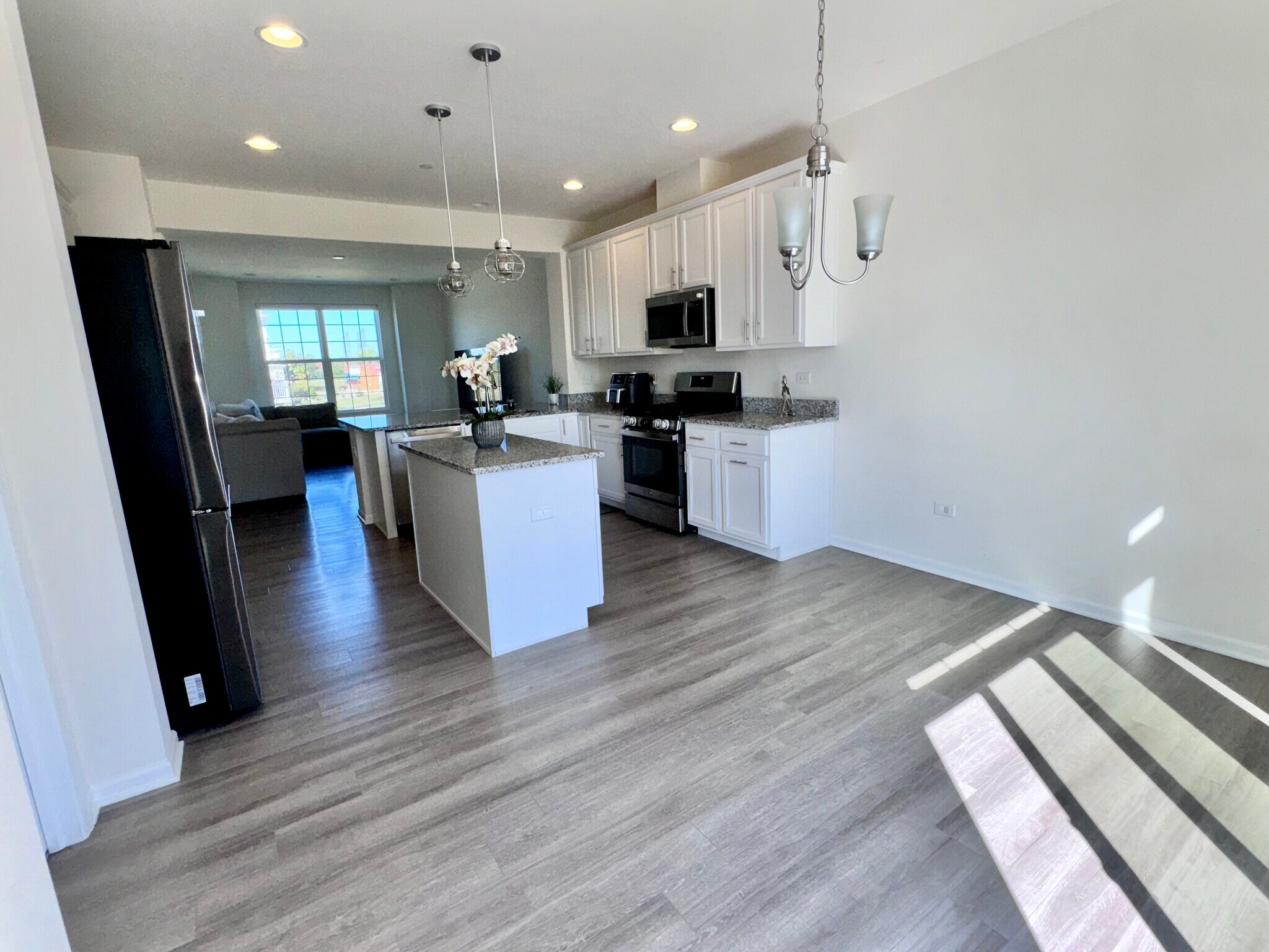 Building Photo - 14024 S Sheridan Trl