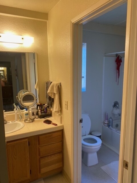 Building Photo - 45 Stenner St