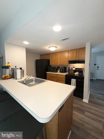 Building Photo - 415 Strathaven Ct