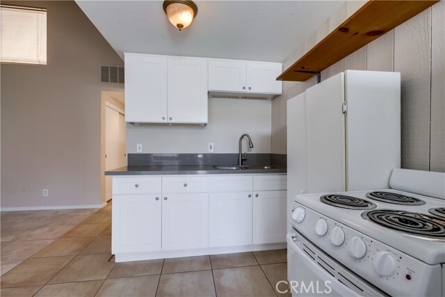 Building Photo - 23521 Ave La Caza
