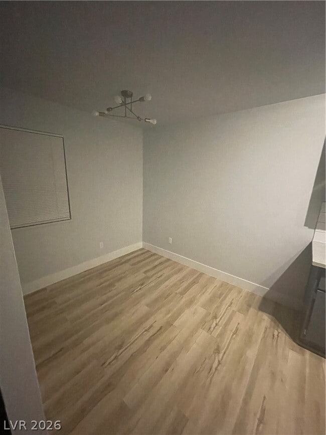 Building Photo - 466 E Sunset Rd