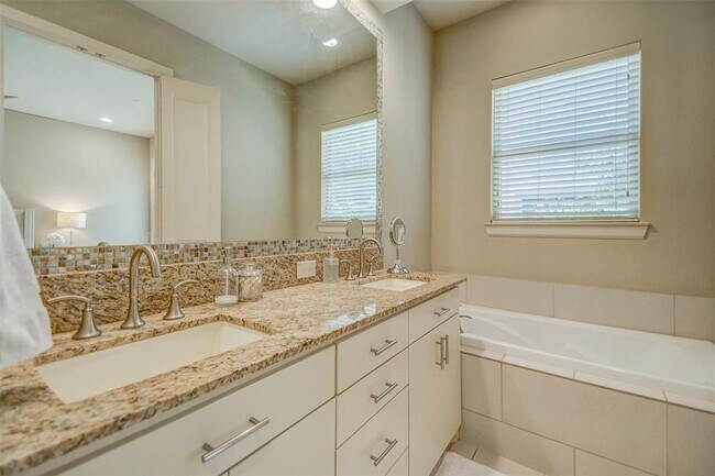 Building Photo - 7333 Valley View Ln