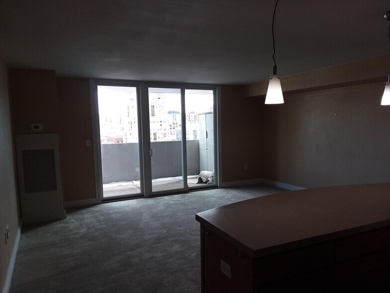 Building Photo - 601 W 11th Ave