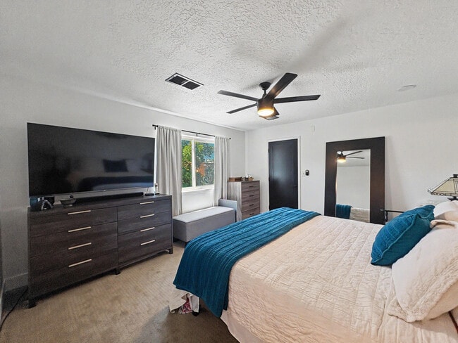 Building Photo - 9608 Merion Cir NE
