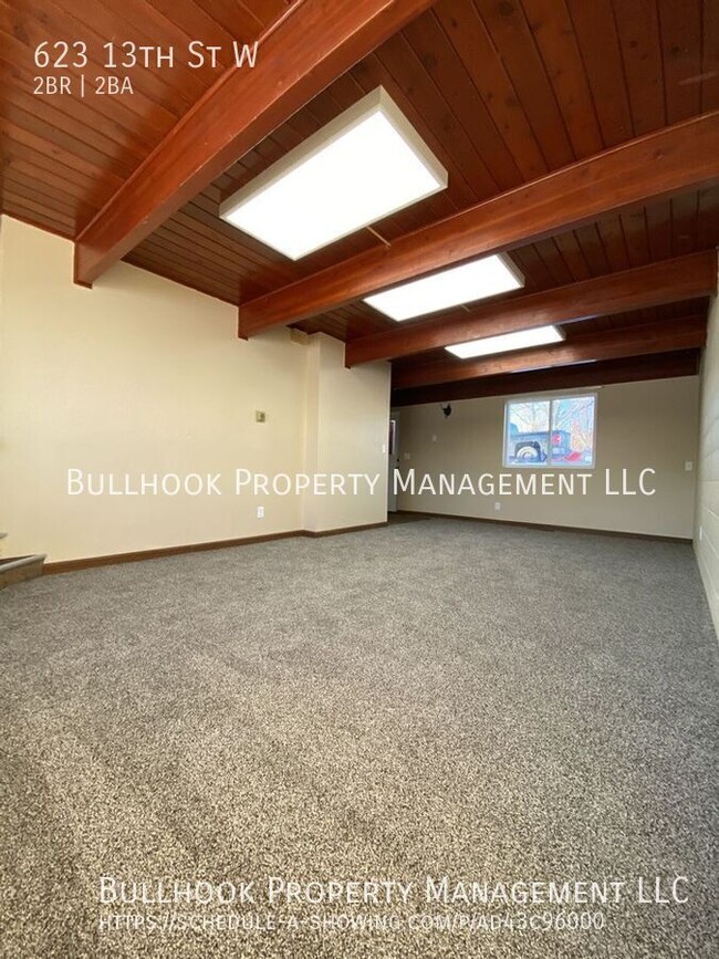 Building Photo - MOVE IN SPECIAL  - $300 off first full mon...