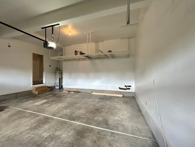 Building Photo - Gorgeous 4 Bed, 2.5 Bath Tuscany Home!