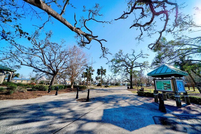 Building Photo - 2615 W 11th St