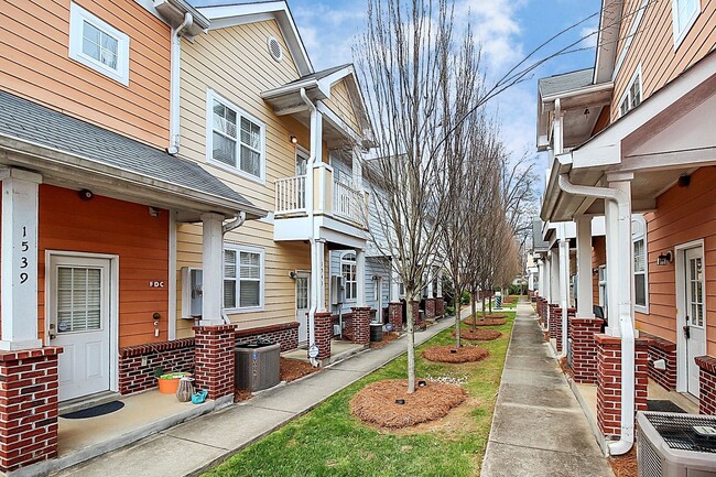 Building Photo - Townhome in The Plaza/NODA coming soon for Lease!
