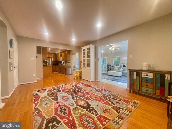 Building Photo - 9220 Burnetta Dr