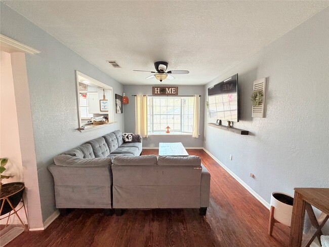 Building Photo - 14790 Cypress Dr