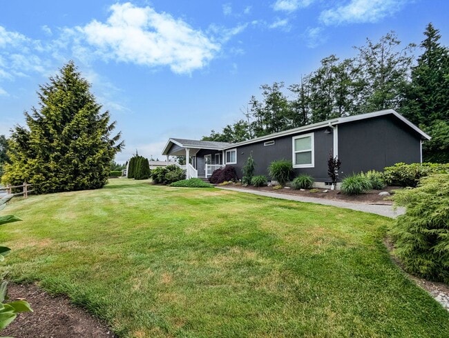 Primary Photo - Fully remodeled & updated 3 bed 2 bath hom...