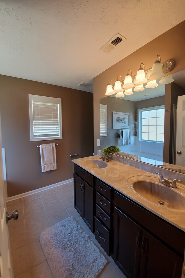 Building Photo - $250 OFF Move-In Rents Special!