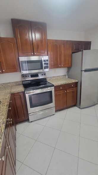 Building Photo - 1152 NW 124th Pl