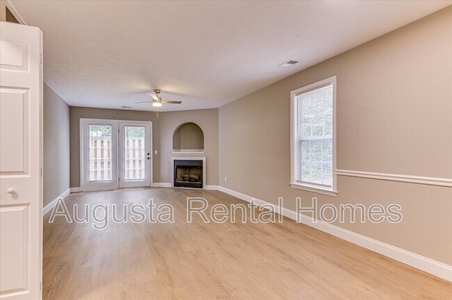 Building Photo - 111 Kelly Dr