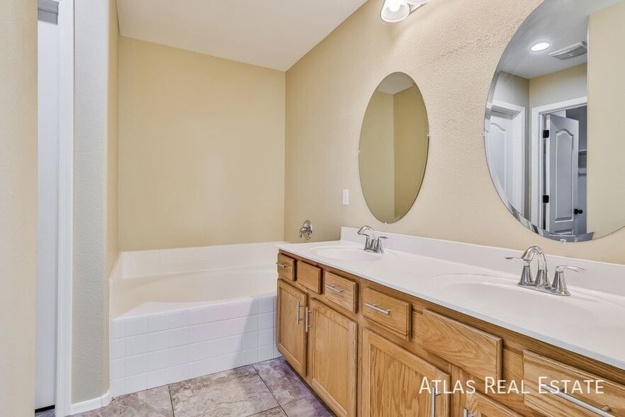 Building Photo - 2965 W Dancer Ln