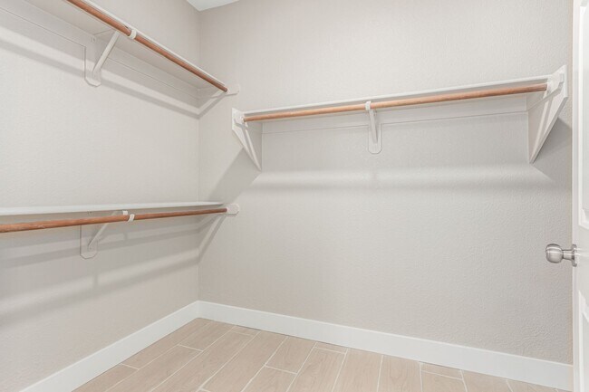 Building Photo - Upgraded 2 Bed 2 Bath with attached 1 Car ...