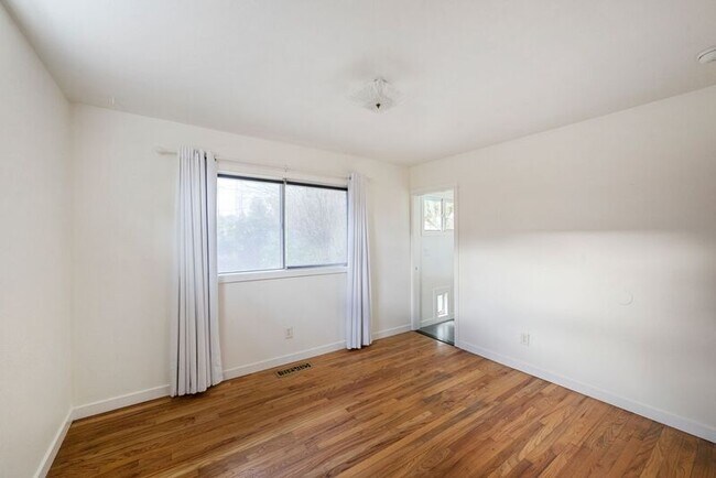 Building Photo - 8715 N Washburne Ave