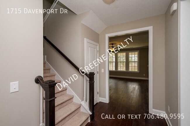 Building Photo - 1715 Davenport Dr