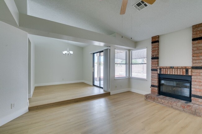 Building Photo - Charming Green Valley Single-Story Home wi...