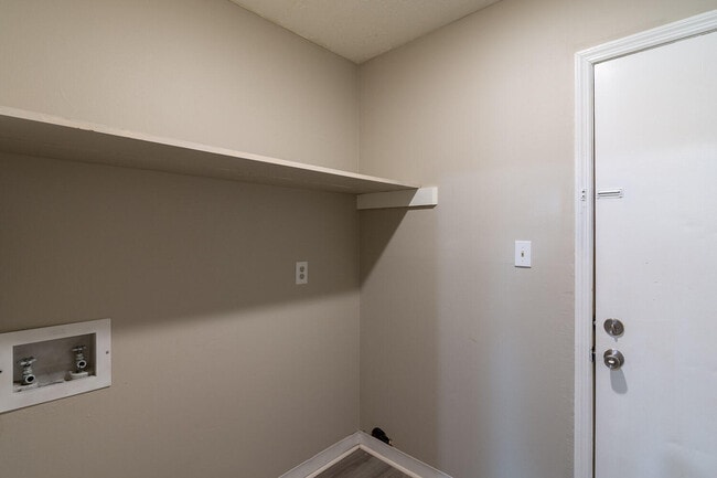 Building Photo - 406 Evans Mill Dr