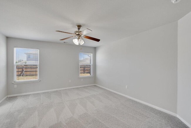 Building Photo - 533 Goddard