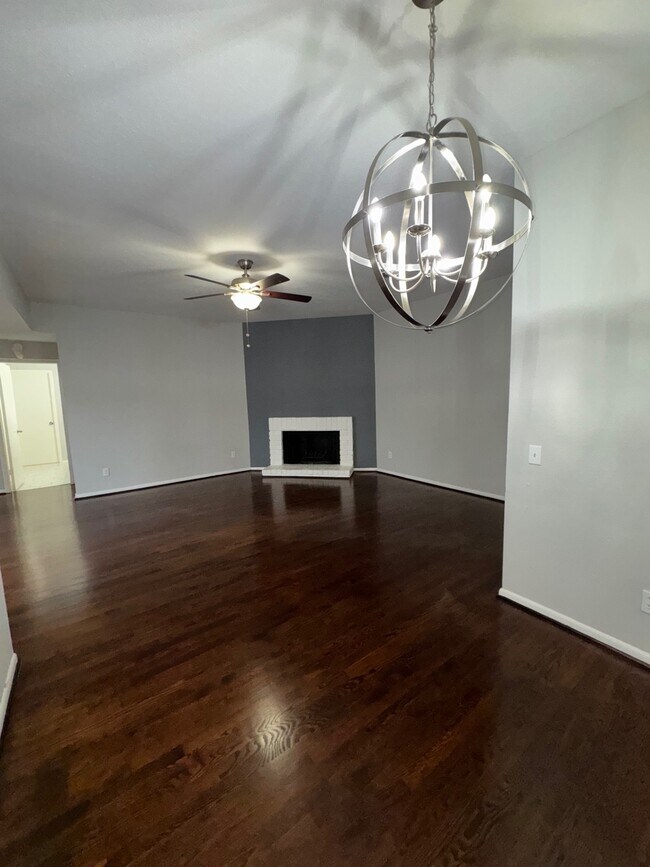 Building Photo - 9809 Richmond Ave.