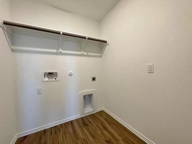Building Photo - 104 Ulmus St