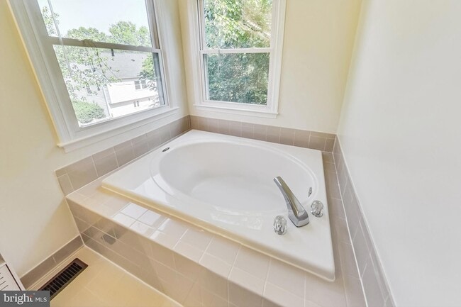 Building Photo - 6104 Cool Spring Terrace S