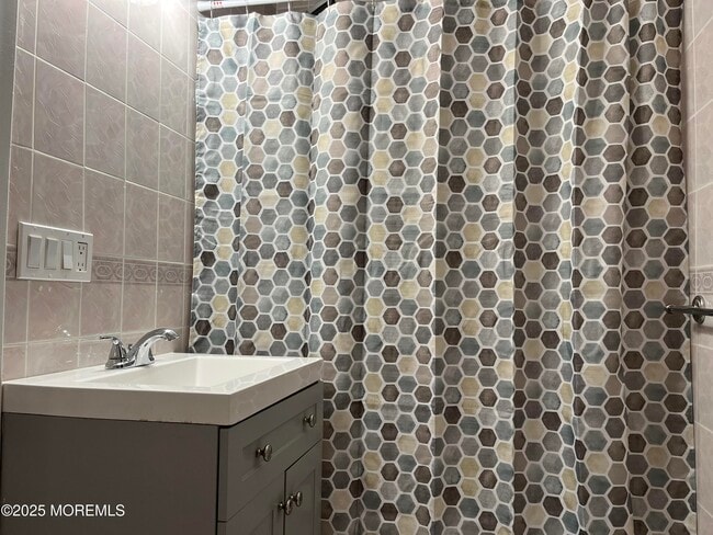 Building Photo - 203 Shore Dr