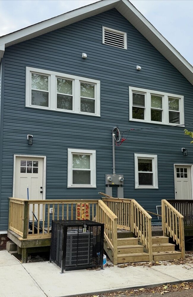 Building Photo - A newly updated 3 bedroom in Old North!