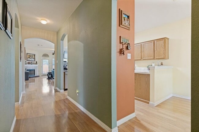 Building Photo - 903 Ranchero Rd