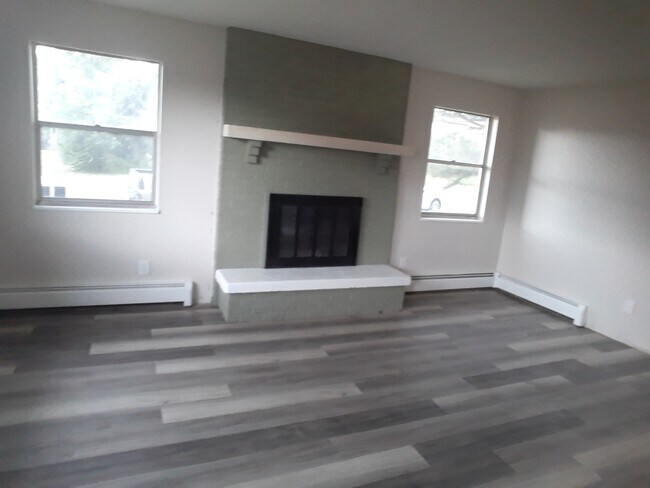 Building Photo - 4211 Forrest Hill Rd