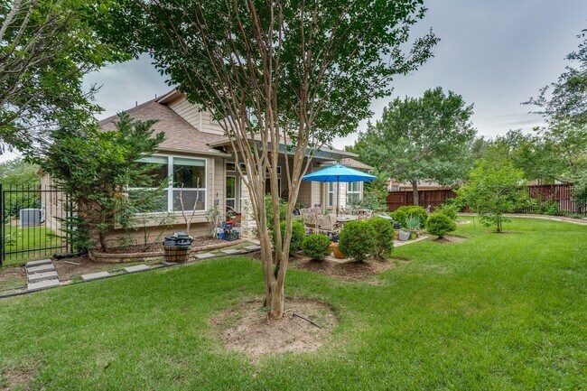 Building Photo - GORGEOUS 5-BEDROOM IN TRIANA SUBDIVISION