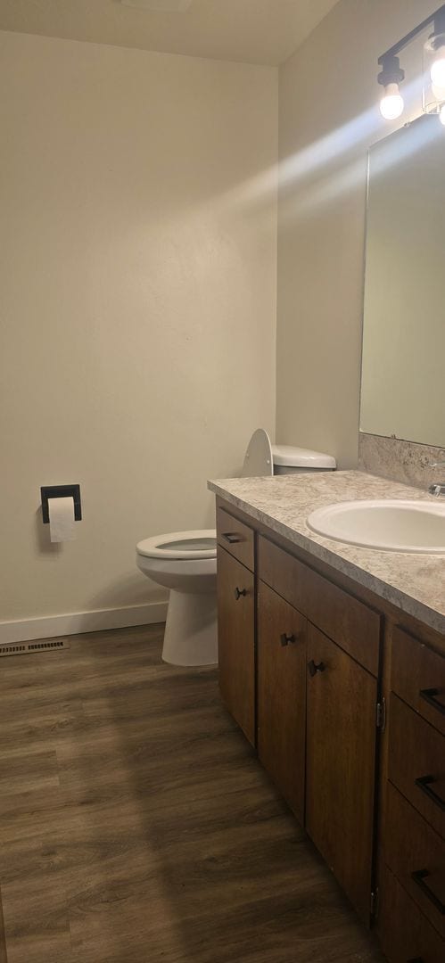 Building Photo - Super cute 3 bedroom, 2 bath Meridian duplex located within walking distance to Meridian Middle S...