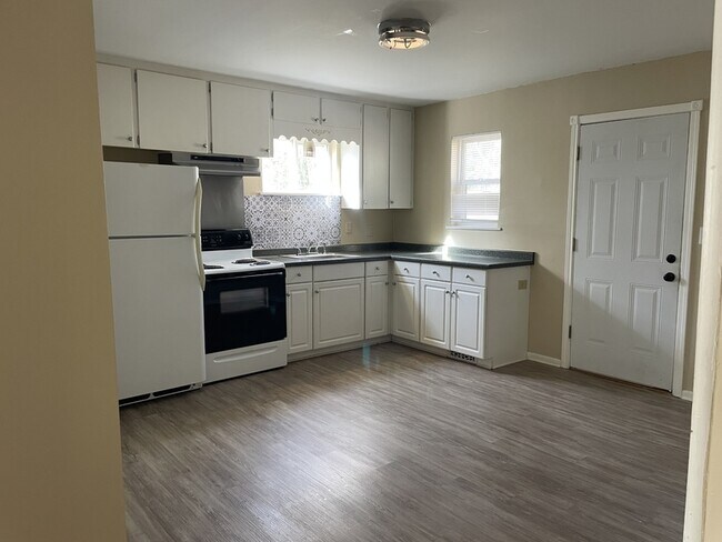 Building Photo - 497 S Wood Ave