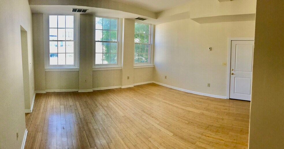 Building Photo - 526 St Paul St