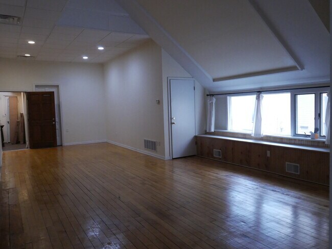 Building Photo - 109 S Main St