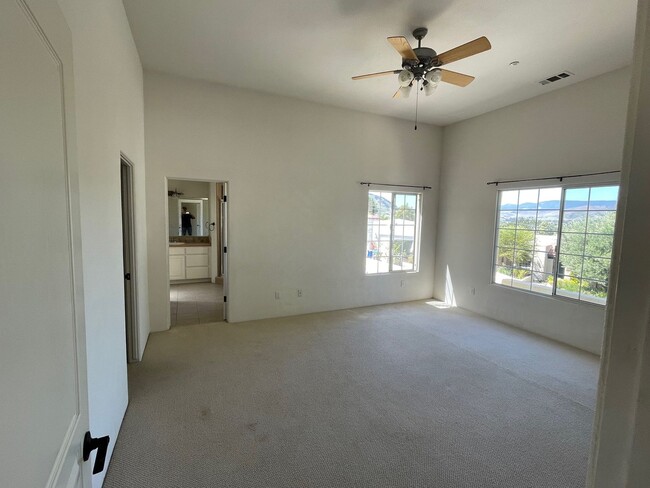Building Photo - Contemporary Beautiful Spacious 4 bed 3 bath home