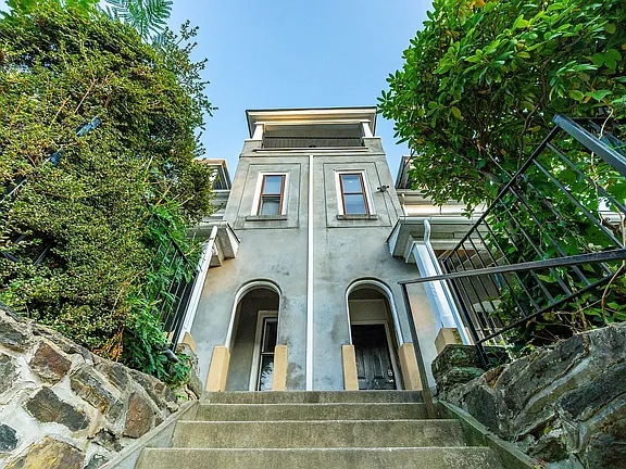 Building Photo - 400 Vernon Rd