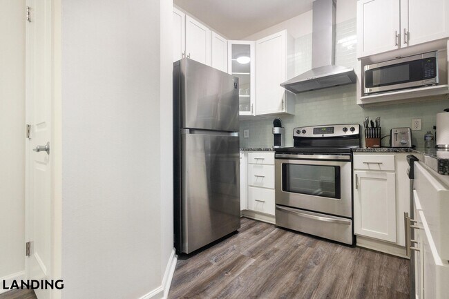 Building Photo - 4921 Pretty Lake Ave