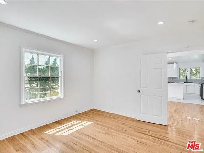 Building Photo - 1703 Kelton Ave