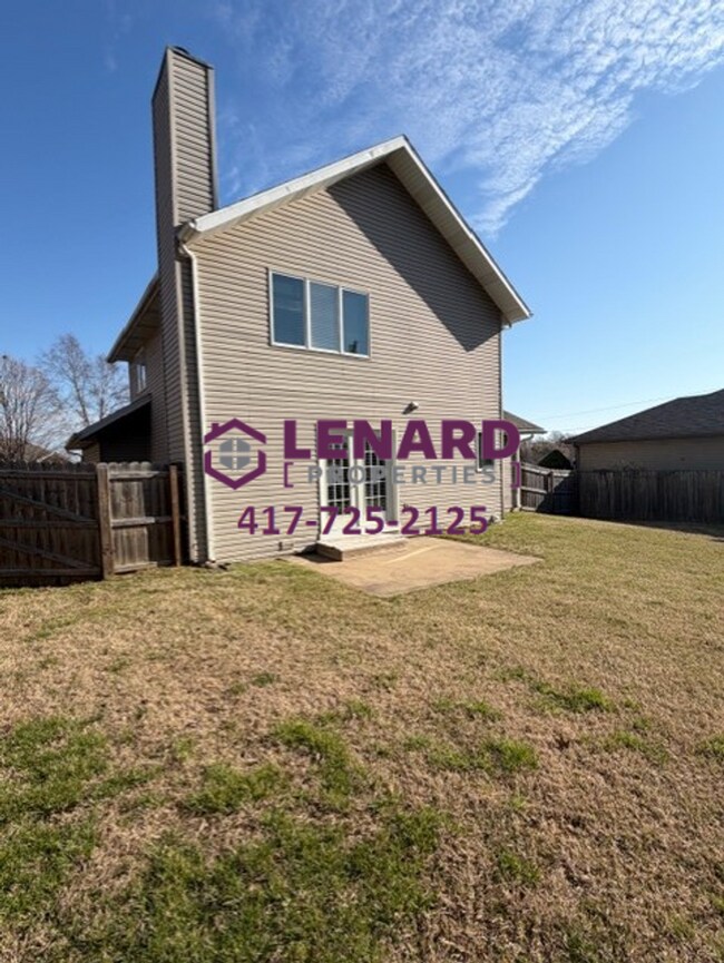 Building Photo - Spacious 3 Bedroom Home!