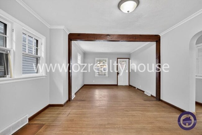 Building Photo - 2032 Barrows St