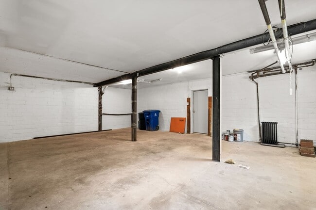 Building Photo - 3 Bed 3.5 Bath - Chevy Chase Colonial - Mo...