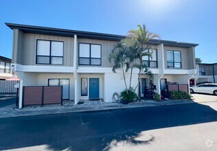 Building Photo - Stunning 4-Bedroom, 2.5-Bathroom Townhouse...