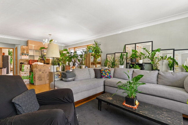 Building Photo - 5515 N Artesian Ave