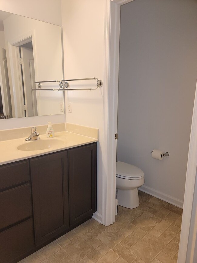 Building Photo - 3 bedroom 2 1/2 bath Townhouse in Bayberry