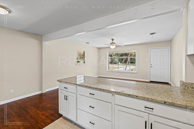 Building Photo - Stylish 3 Bed Brick Home | Modern Kitchen + Large Private Backyard