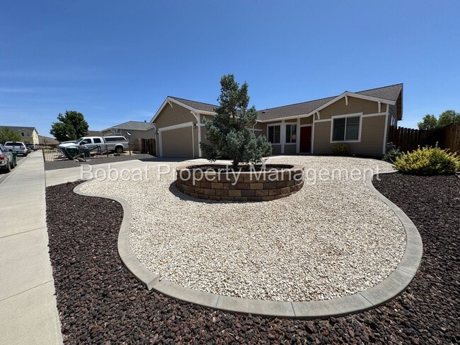 Building Photo - 3 Bedroom, 2 Bathroom Home Located in Dayton