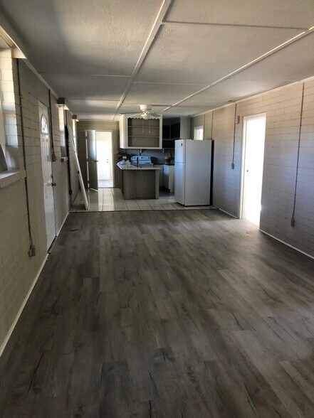 Building Photo - 742 Fairfield Rd